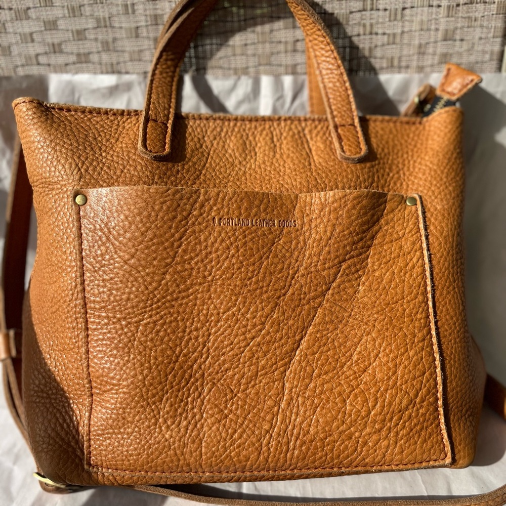 Portland Leather Goods Dune Medium Zip Crossbody